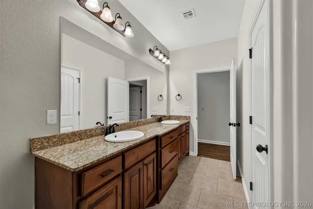 1902 E 370 ROAD Talala, OK 74080