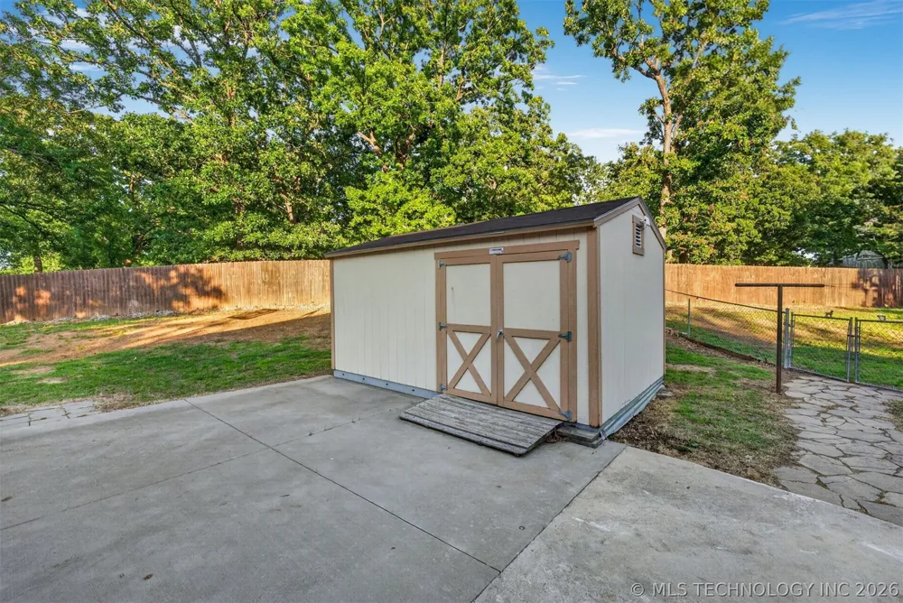 1902 E 370 ROAD Talala, OK 74080