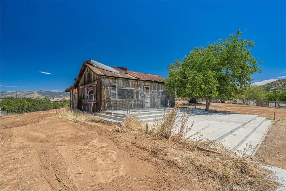 10367 Escondido Canyon Agua Dulce, CA 91390