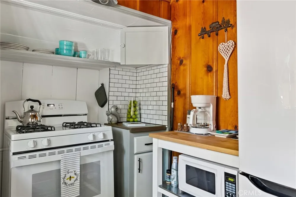 27010 State Highway 189 Blue Jay, CA 92317