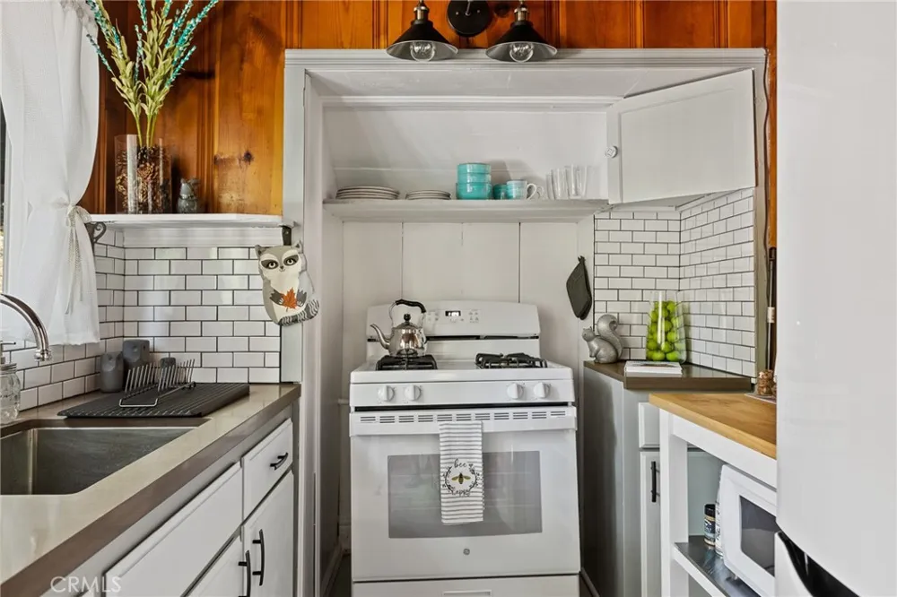 27010 State Highway 189 Blue Jay, CA 92317