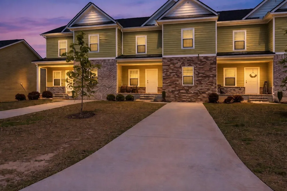 2413 Faith Trail