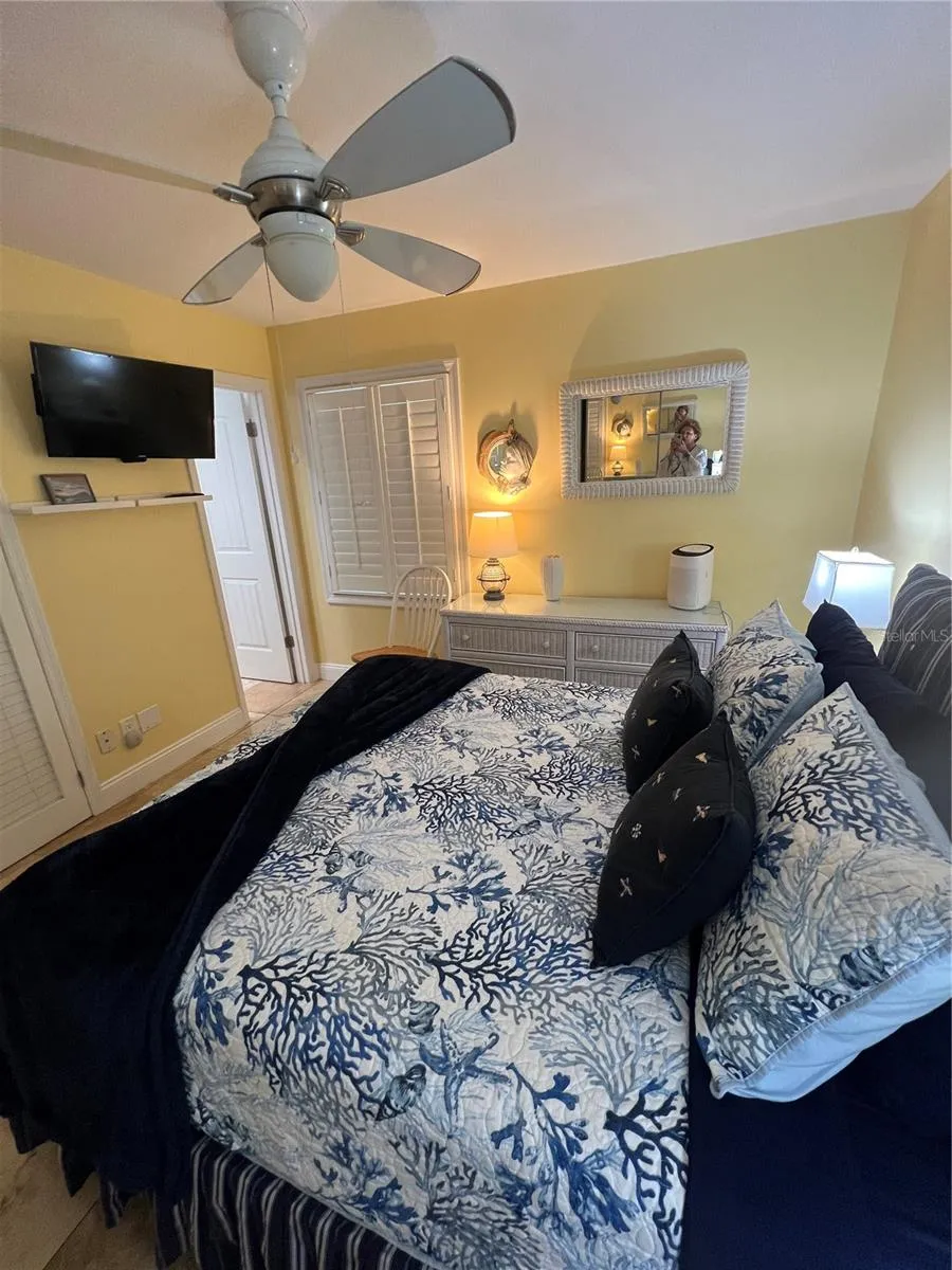 5164 BEACH DRIVE SE #B furnished St Petersburg, FL 33705