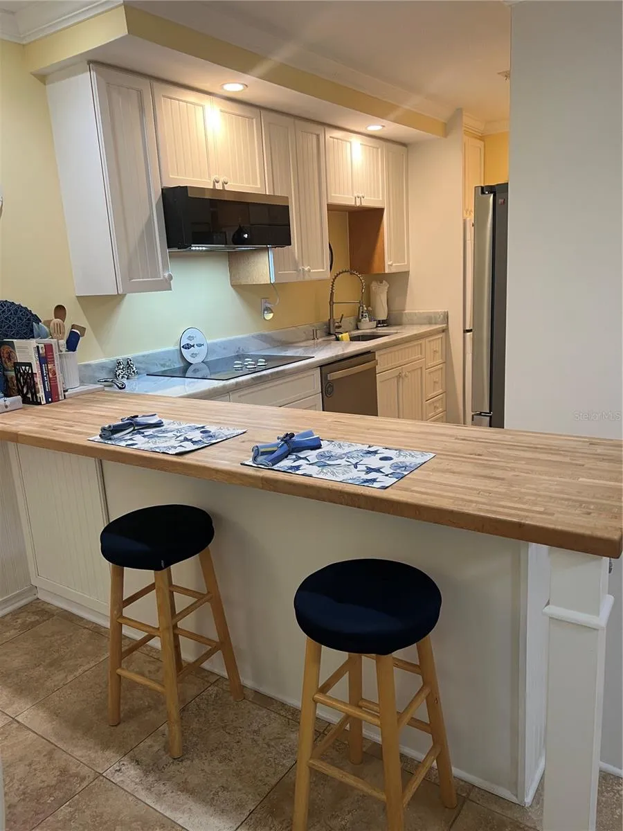 5164 BEACH DRIVE SE #B furnished St Petersburg, FL 33705