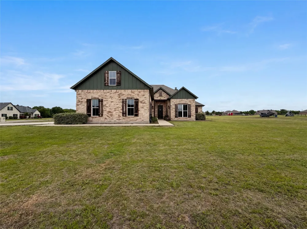 725 Cheyenne Trail Trenton, TX 75490