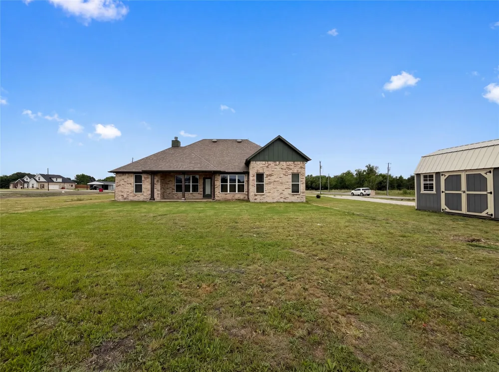 725 Cheyenne Trail Trenton, TX 75490