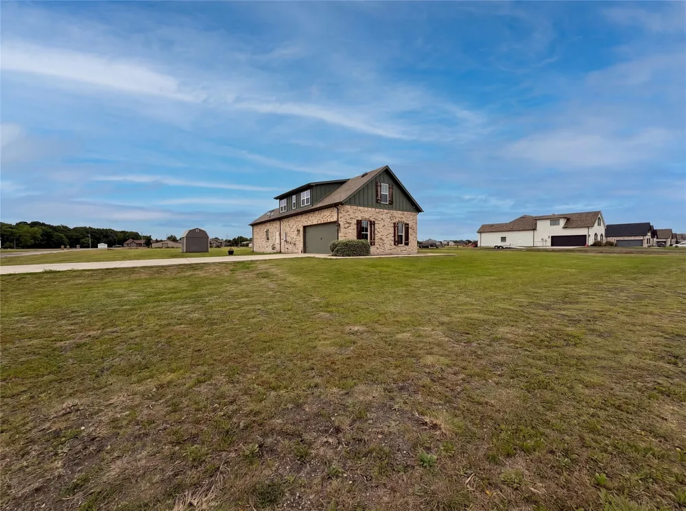 725 Cheyenne Trail Trenton, TX 75490