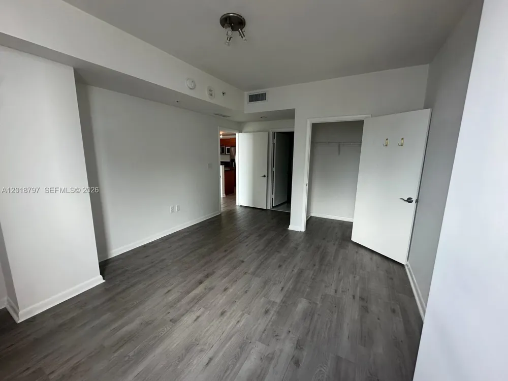244 Biscayne Blvd #1910 Miami, FL 33132