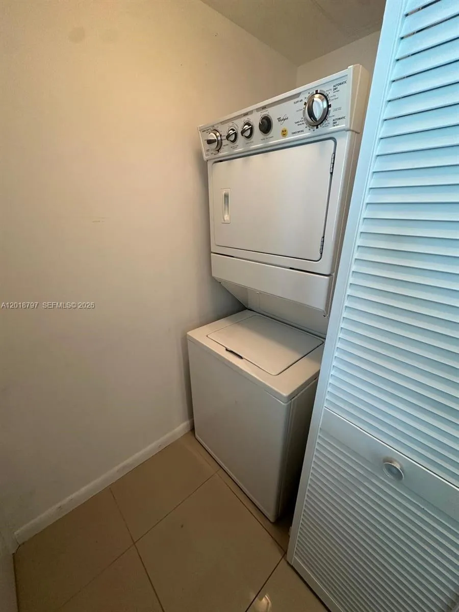 244 Biscayne Blvd #1910 Miami, FL 33132