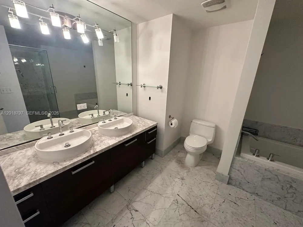 244 Biscayne Blvd #1910 Miami, FL 33132
