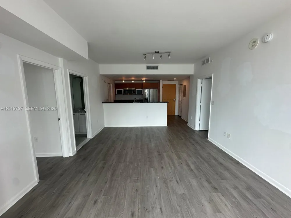 244 Biscayne Blvd #1910 Miami, FL 33132