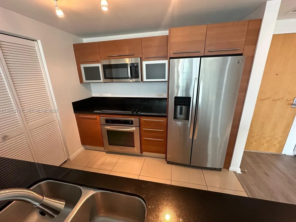 244 Biscayne Blvd #1910 Miami, FL 33132