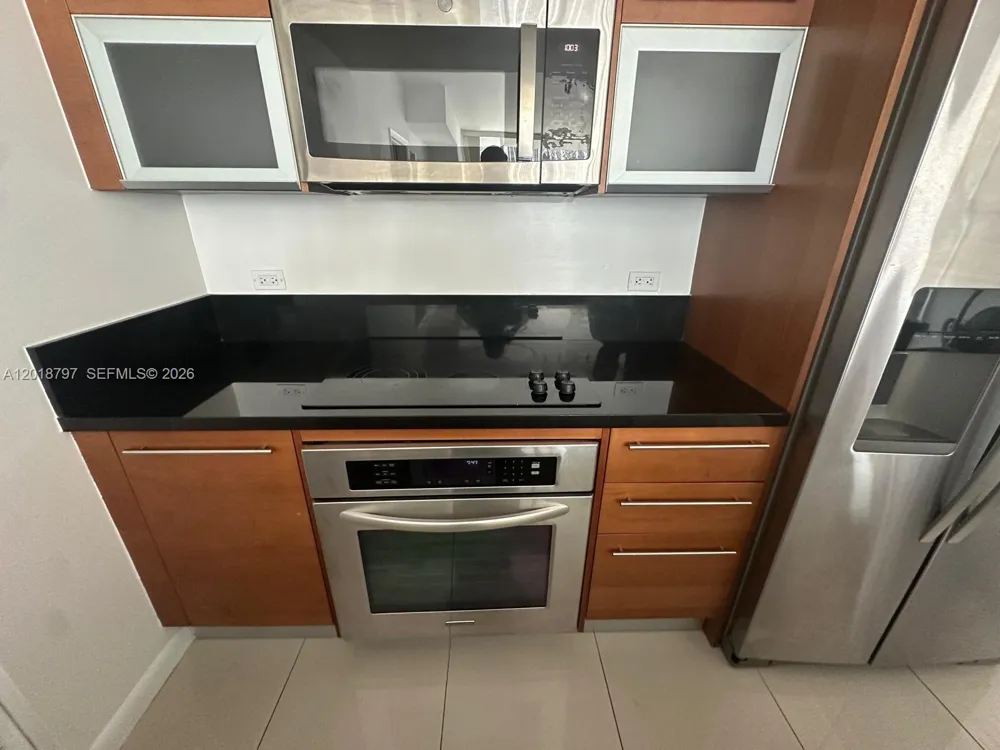 244 Biscayne Blvd #1910 Miami, FL 33132