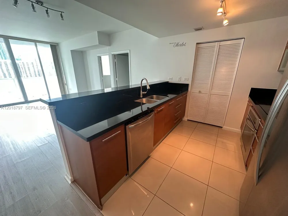 244 Biscayne Blvd #1910 Miami, FL 33132