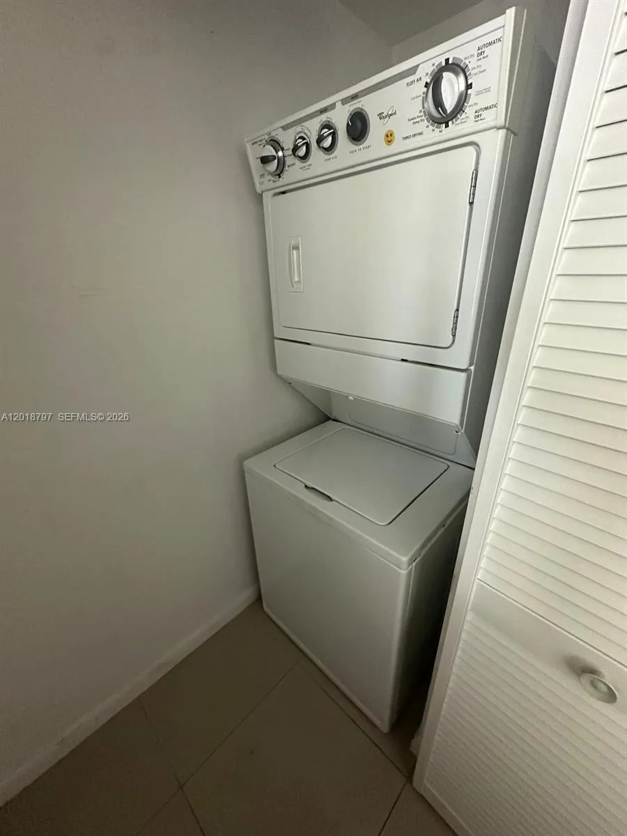 244 Biscayne Blvd #1910 Miami, FL 33132
