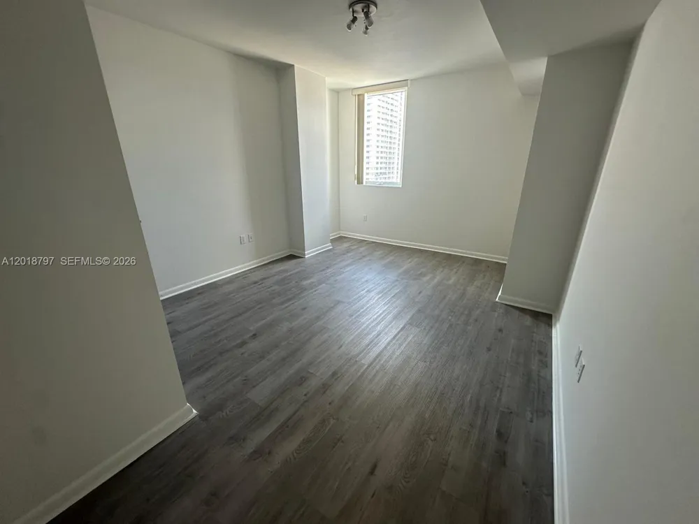 244 Biscayne Blvd #1910 Miami, FL 33132