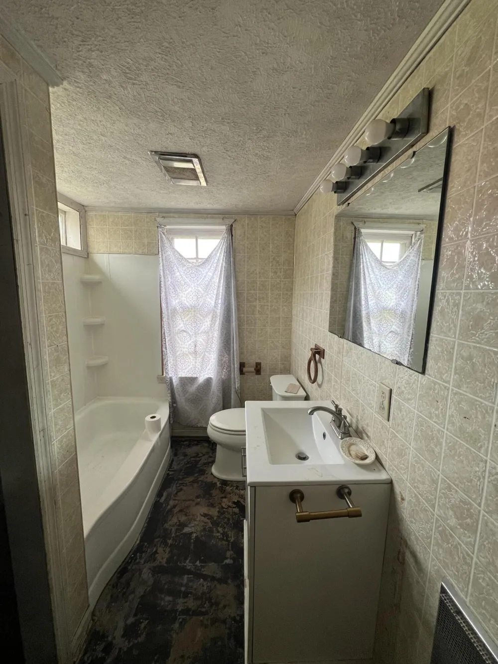 179 Independence Street Tignall, GA 30668