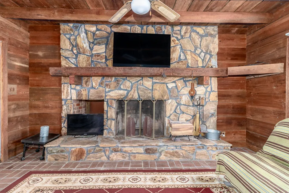 1098 Broad River Scenic Drive Tignall, GA 30668