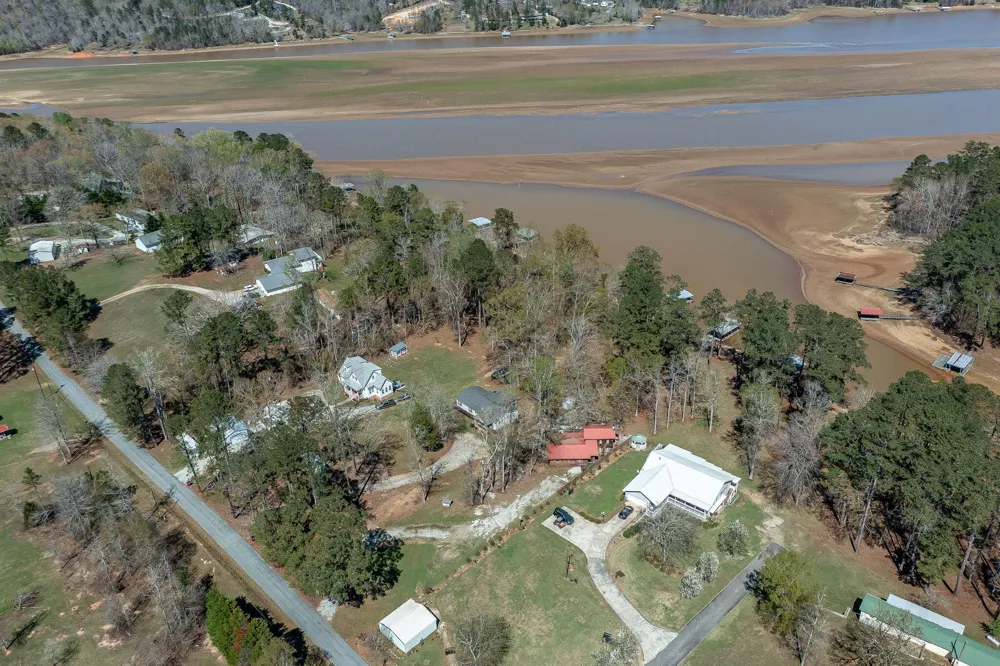 1098 Broad River Scenic Drive Tignall, GA 30668
