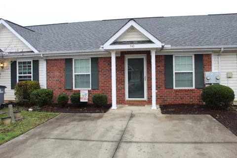 540 Edgecliff Lane