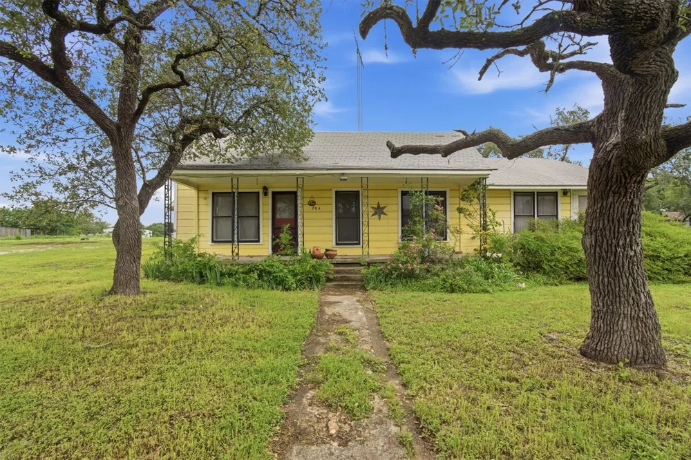 704 Fm 2657 Briggs, TX 78608