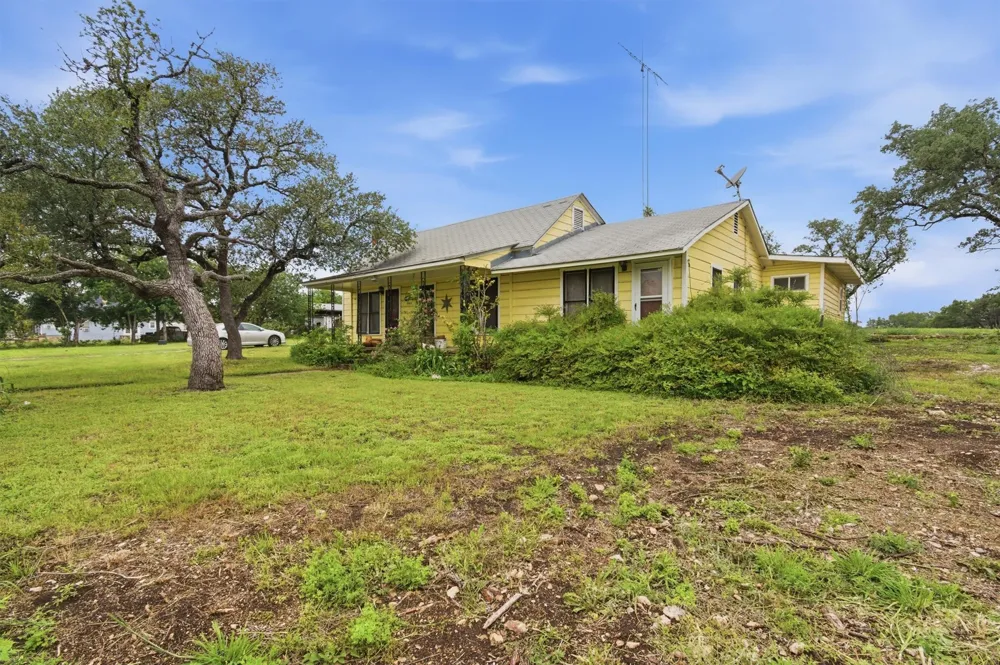 704 Fm 2657 Briggs, TX 78608