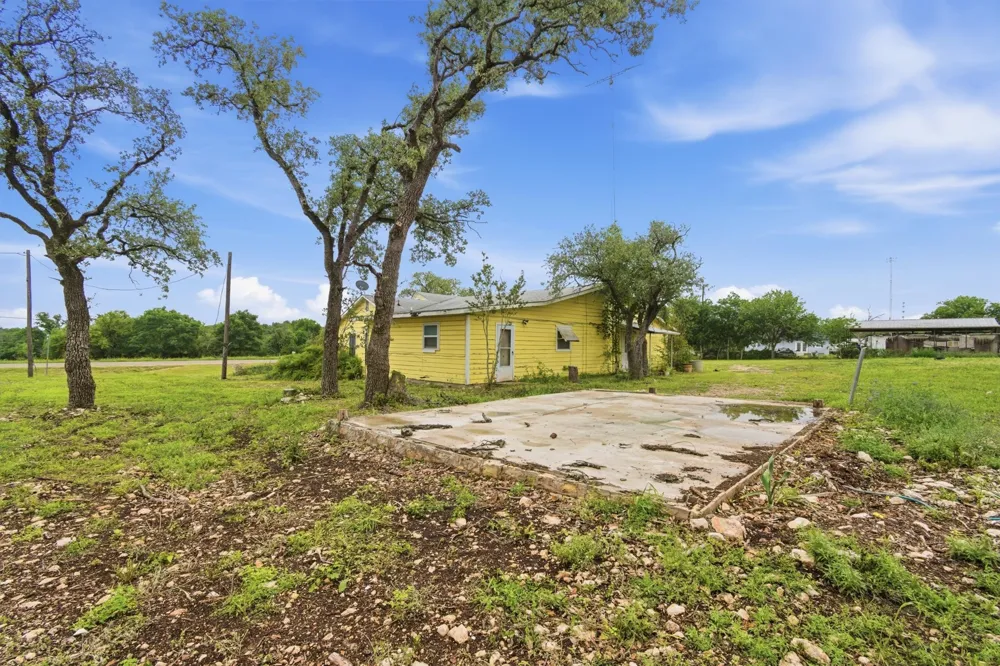 704 Fm 2657 Briggs, TX 78608
