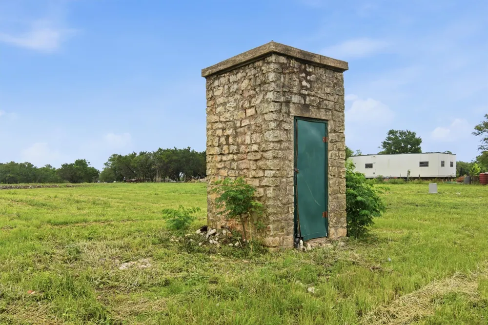 704 Fm 2657 Briggs, TX 78608
