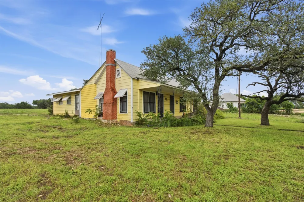 704 Fm 2657 Briggs, TX 78608