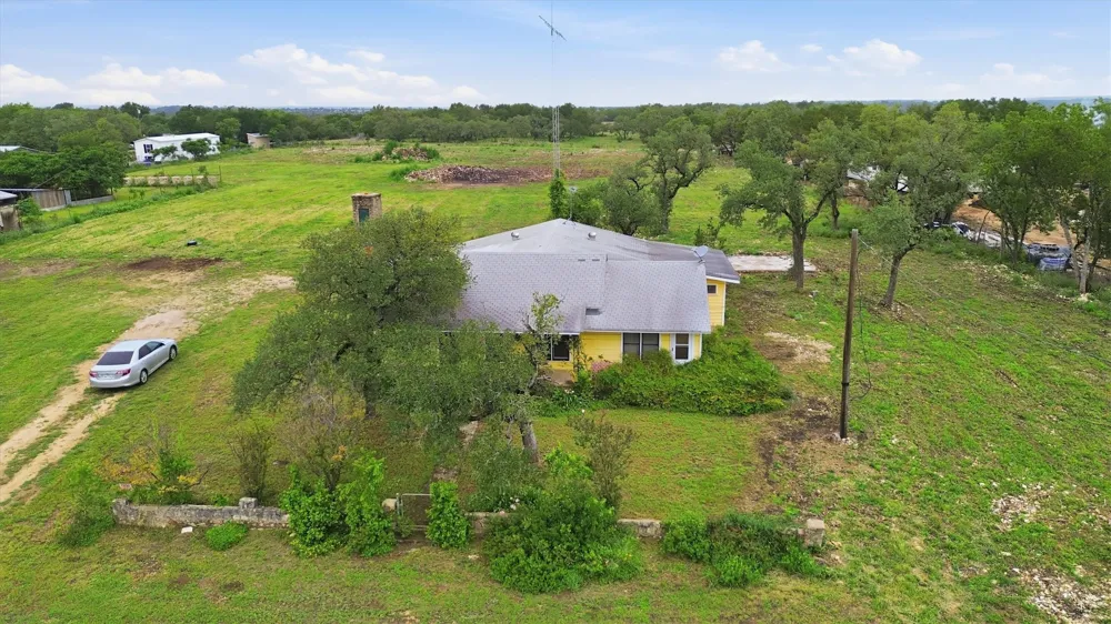 704 Fm 2657 Briggs, TX 78608