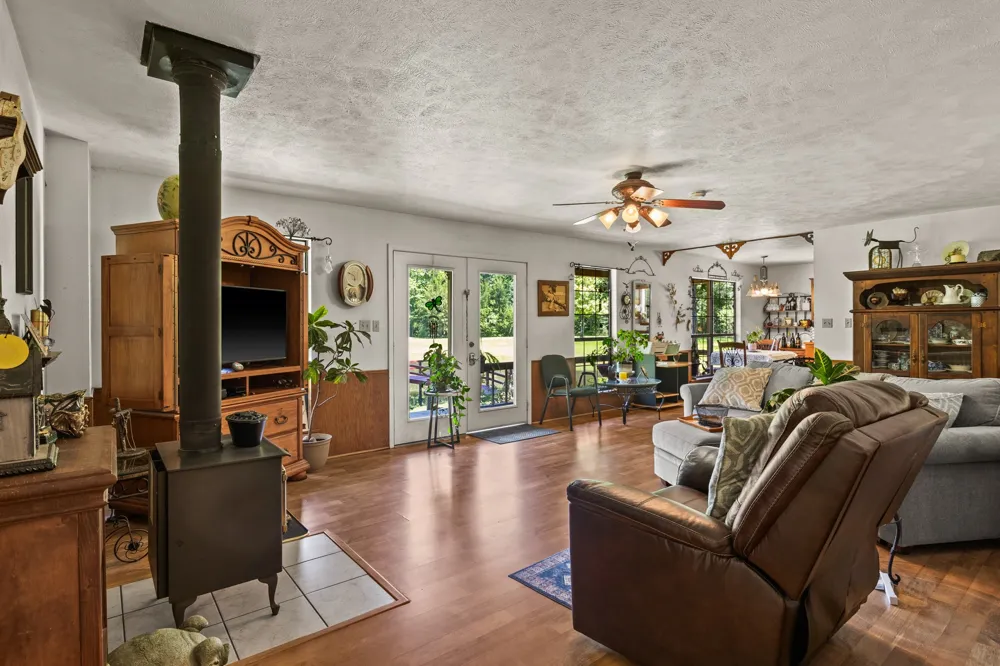 4469 County Road 1579 Avinger, TX 75630