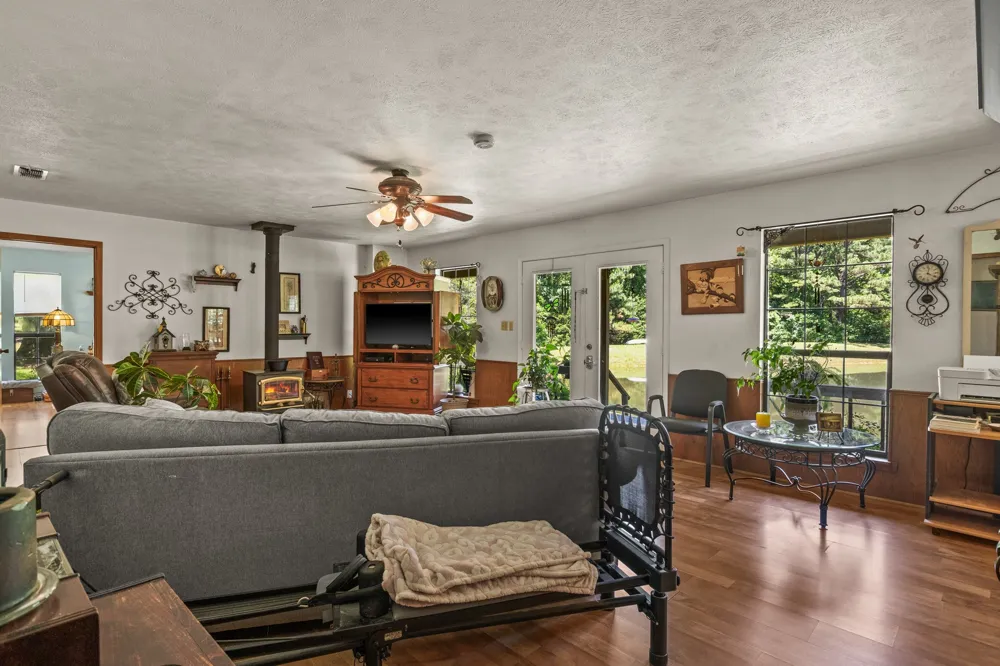 4469 County Road 1579 Avinger, TX 75630