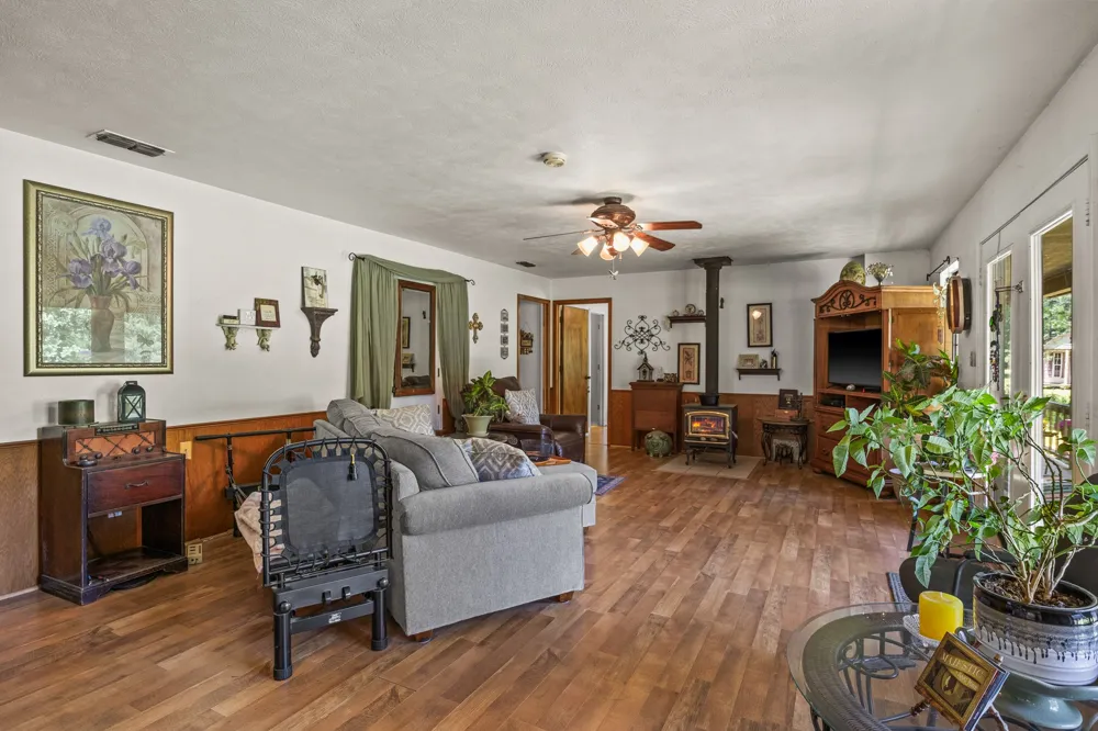 4469 County Road 1579 Avinger, TX 75630