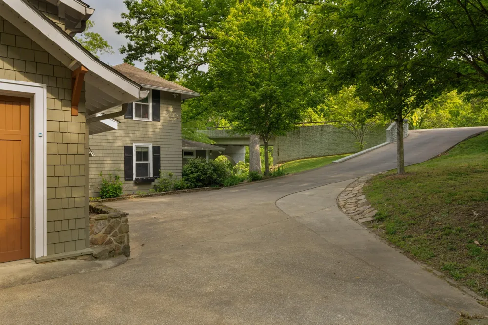 508 Scenic Highway Lookout Mountain, TN 37350