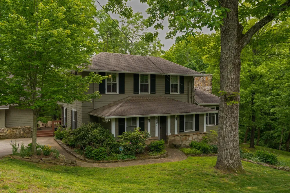 508 Scenic Highway Lookout Mountain, TN 37350