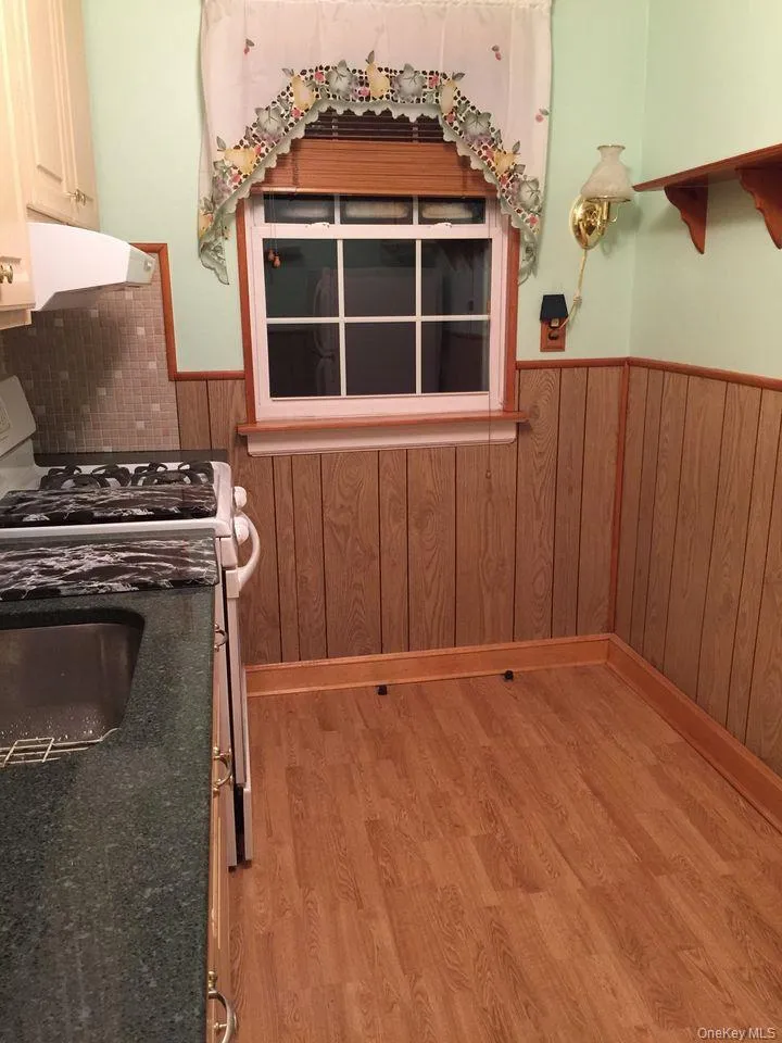 261-29 langston ave #b Glen Oaks, NY 11004