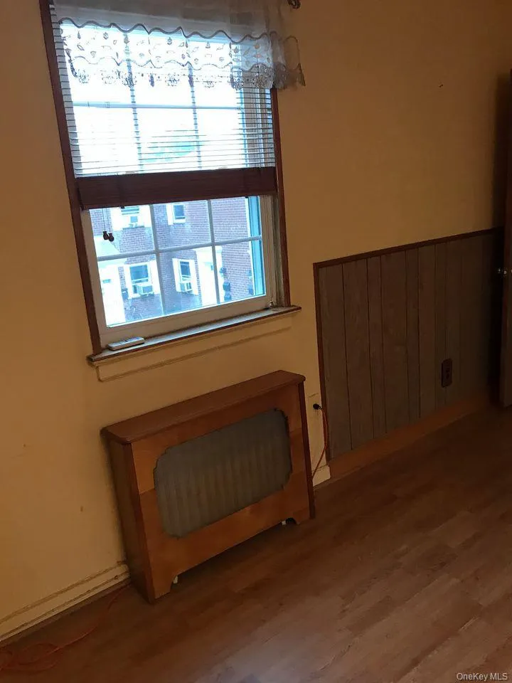 261-29 langston ave #b Glen Oaks, NY 11004