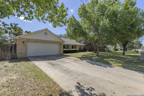 126 WOODLAND DR