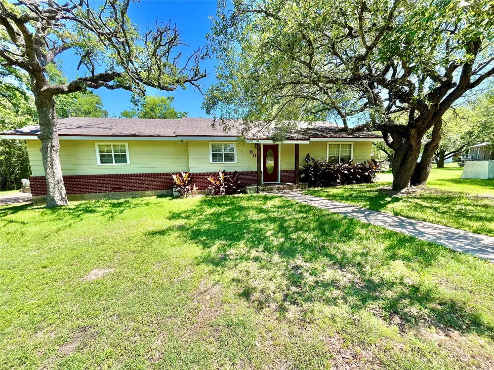 601 Navajo Trail Hamilton, TX 76531