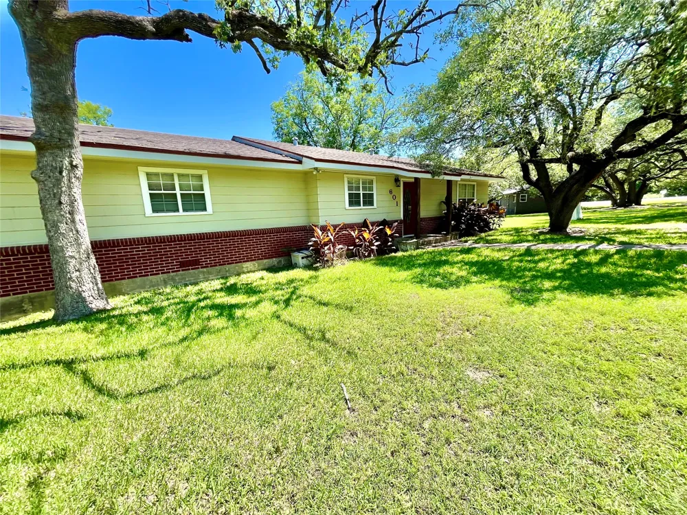 601 Navajo Trail Hamilton, TX 76531