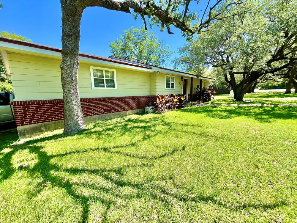601 Navajo Trail Hamilton, TX 76531
