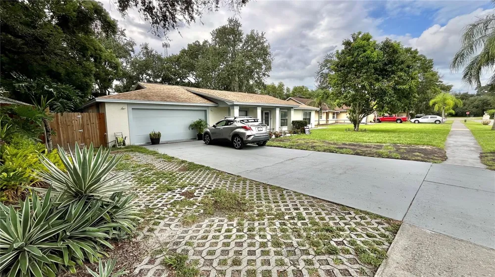 14216 BRIARTHORN DRIVE Tampa, FL 33625