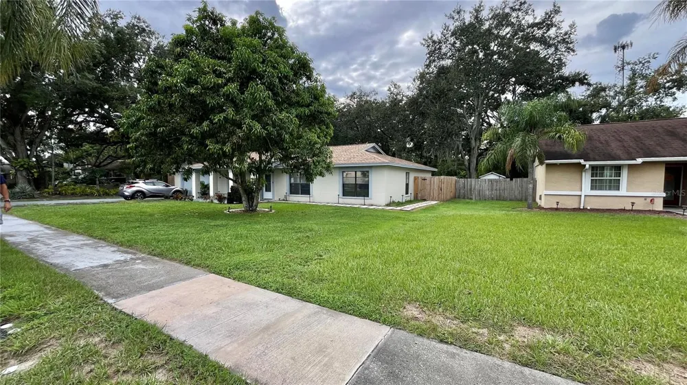14216 BRIARTHORN DRIVE Tampa, FL 33625