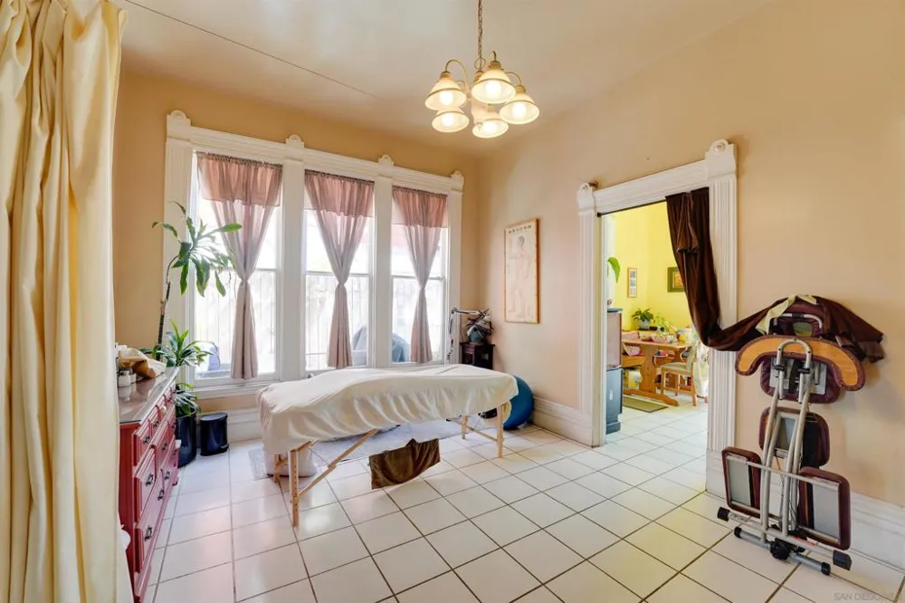 906 A Ave National City, CA 91950