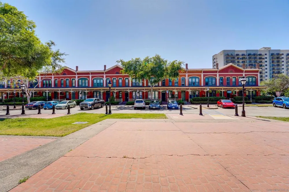 906 A Ave National City, CA 91950