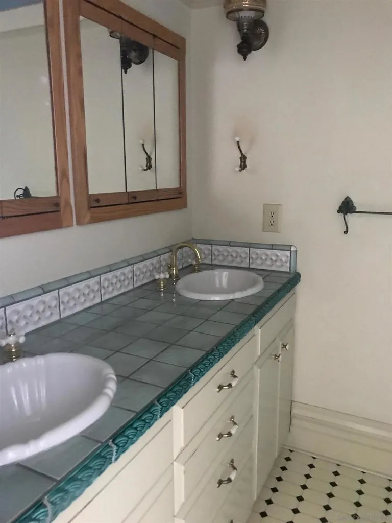 906 A Ave National City, CA 91950