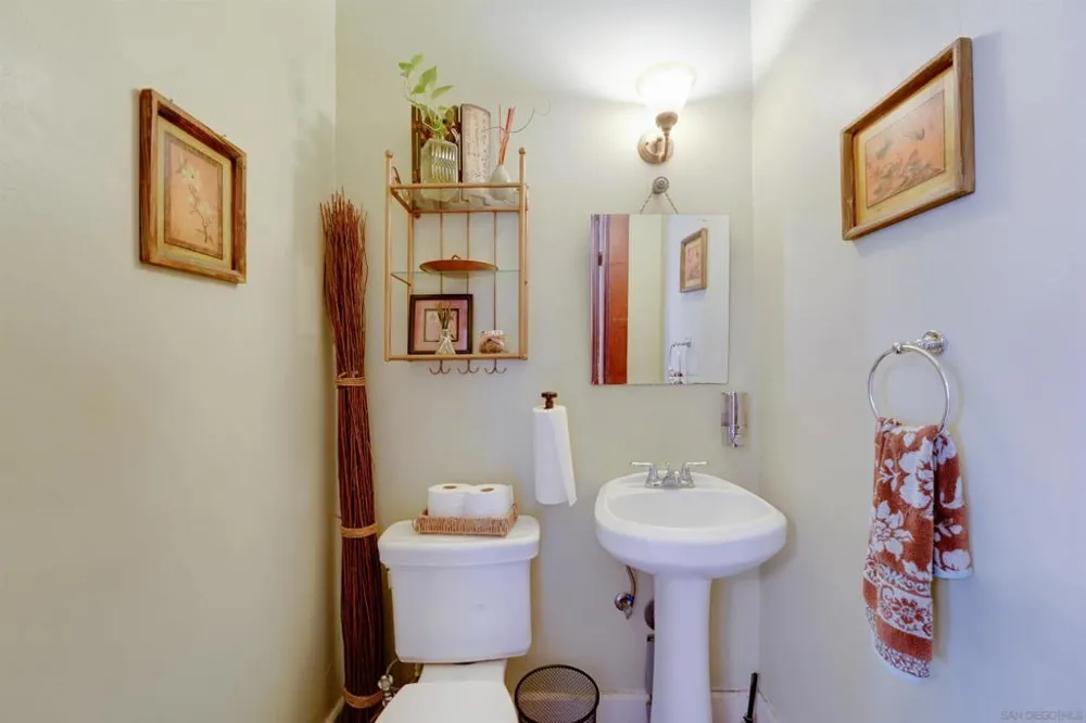906 A Ave National City, CA 91950