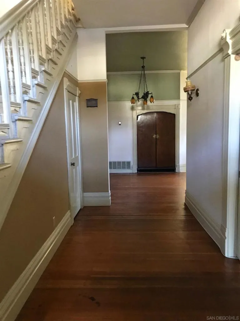 906 A Ave National City, CA 91950