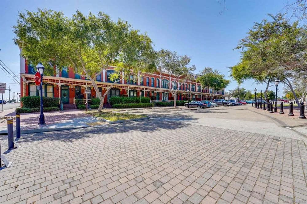 906 A Ave National City, CA 91950
