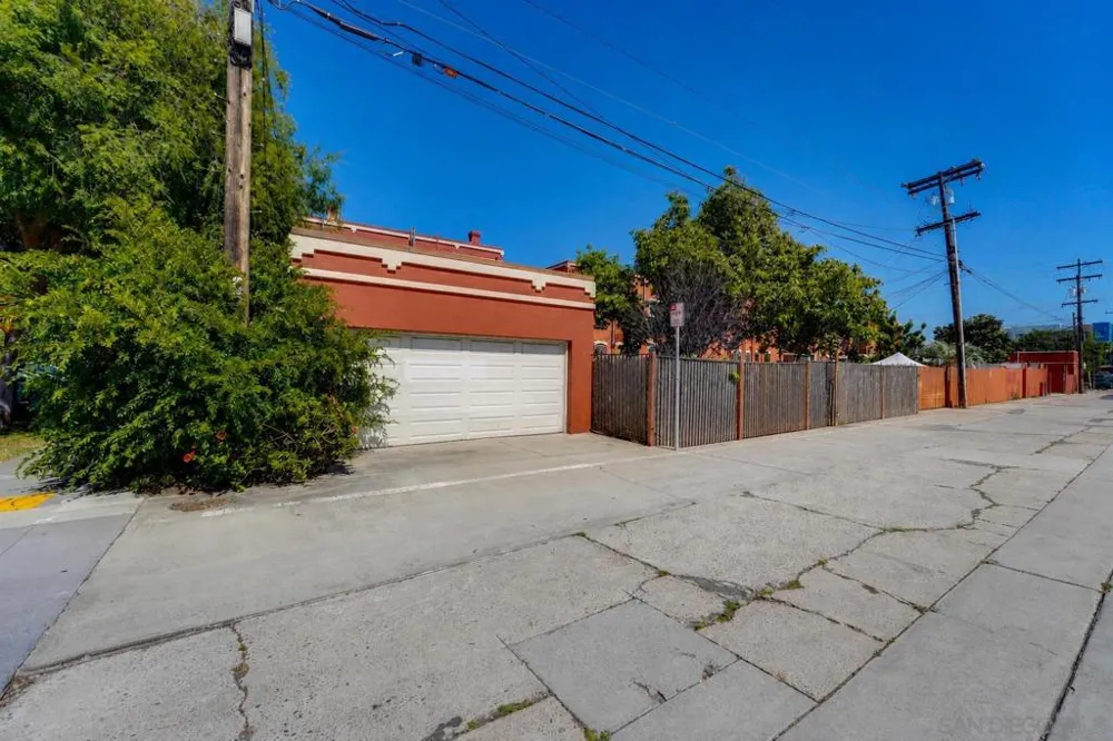 906 A Ave National City, CA 91950